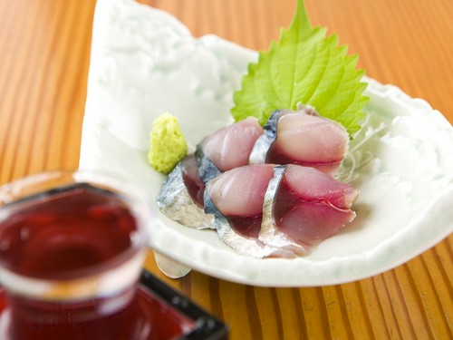 酒の肴にも最適！金華サバの『〆サバ刺』
