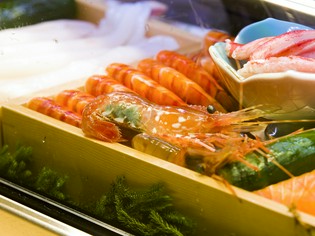 料理人自身が目利きをした鮮魚介を使用