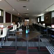 広々したスペースを団体貸切で利用できます。季節ごとの各種の集まりなどに利用しやすく、ワインや日本酒の会、企業のイベントなどにも重宝です。