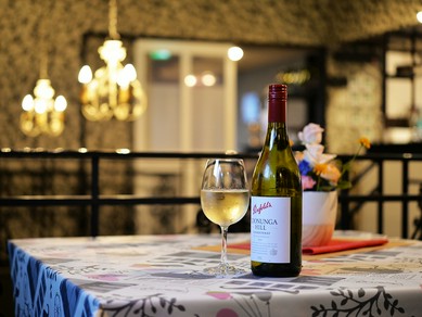 「2800円均一」など、料理に合わせたいワインも豊富