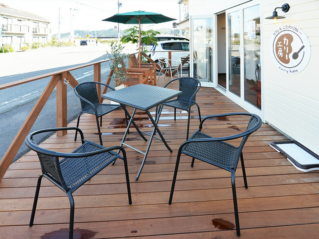 天気の良い日はテラス席がおすすめ。のんびり流れる時間を満喫