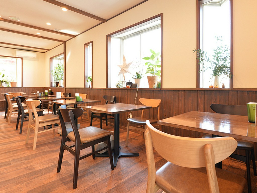 穏やかな雰囲気の店内で優雅に過ごす、カフェタイム