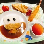 お子様向きのメチャ甘カレー！ドリンクはオレンジかカルピスを選べます。
