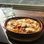 セット（サラダ・スープ付）1100円／ナポリタンにチーズをのせて焼き上げたアツアツメニュー。