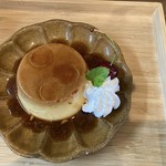 卵と牛乳と砂糖とバニラビーンズのみで作ったどこか懐かしいプリンスです。食後のデザートにどうそ