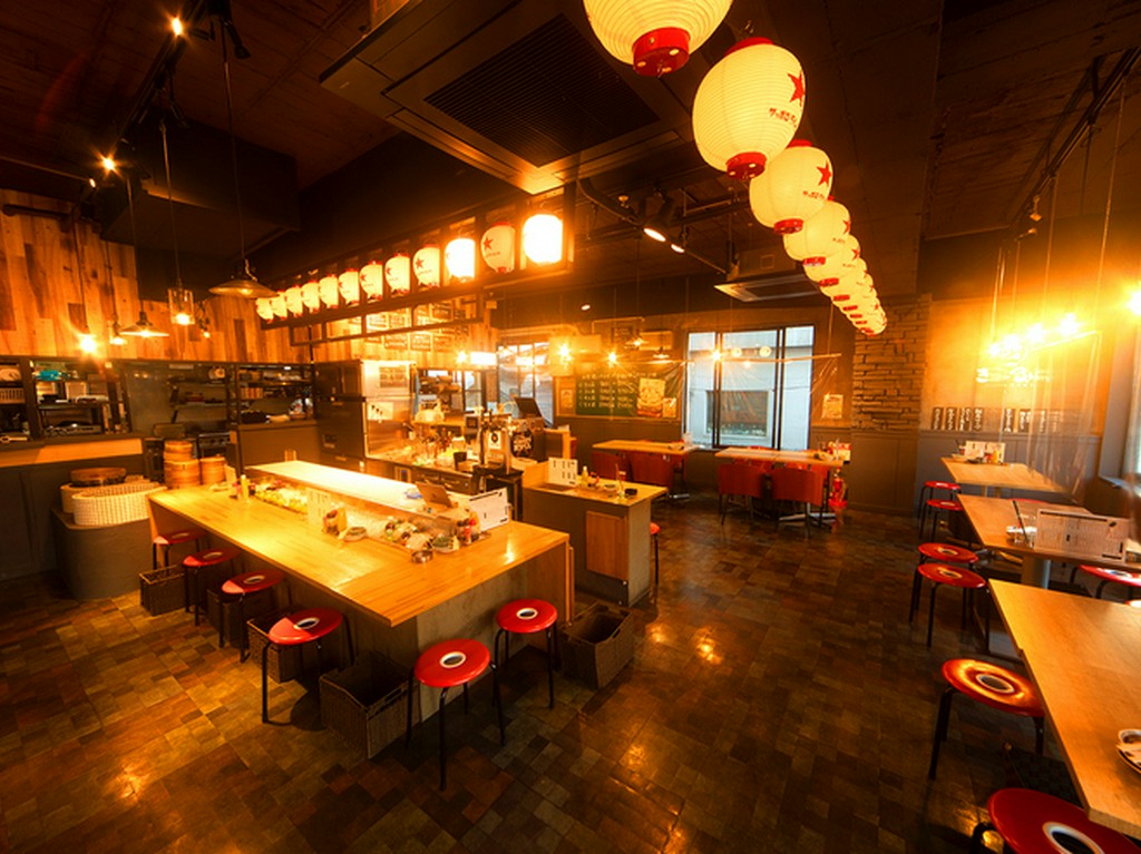 のんびりと寛げるカウンター席は、お1人様の特等席