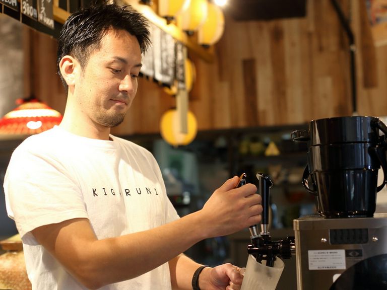 美味しい料理と活気に満ちた明るい雰囲気でのもてなしが心地良い