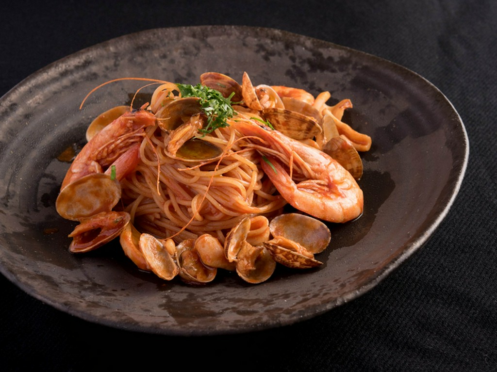 近海の「海の幸」ほか、旬の食材の数々