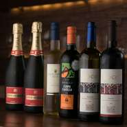 チーズによく合い、かつ、あまり市販されていない珍しいワインを厳選。イタリア・マルケ州の【チウチウ】などをグラスで気軽に楽しめるスタイルで提供しています。他にもボトル注文の銘醸ワインも各種ご用意。