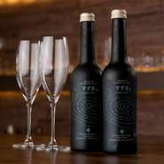 日本酒とチーズのペアリングもご提案。とくに、宮城の一ノ蔵が醸す『すず音Wabi』は、チーズとの相性がぴったり。IWC（インターナショナル・ワイン・チャレンジ） スパークリング清酒部門に輝く味をどうぞ。