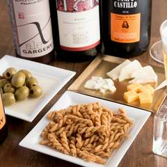 天神の隠れ家的デートスポットでチーズとお酒のマリアージュを。