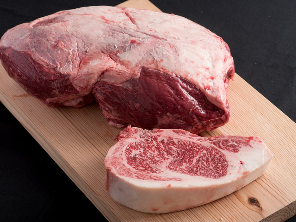 信頼する地元の肉卸問屋で得る情報を頼りに仕入れる「黒毛和牛」