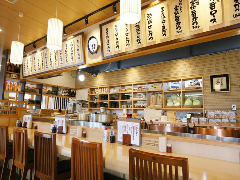 幅広い用途にご利用いただけます。席は予約も可能です
