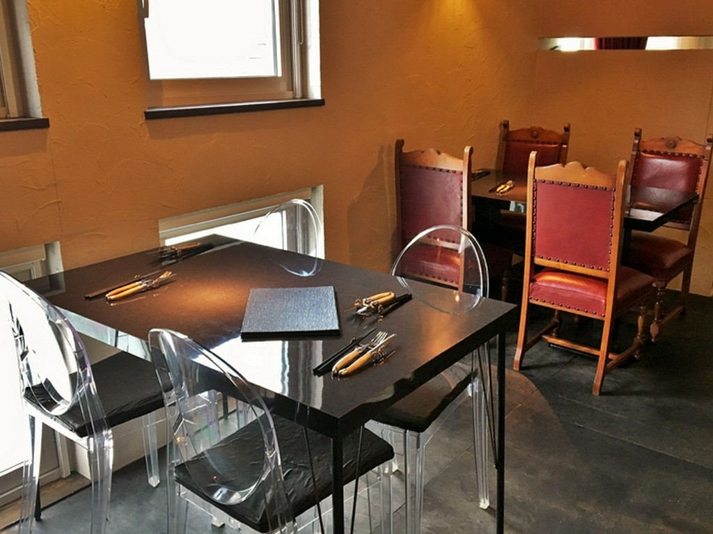 【テーブル席】