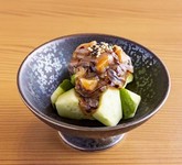 女性に人気の一品です。梅クラゲのコリコリした食感がクセになります。