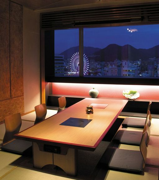 周囲が気にならないゆとりの空間。ゆっくり食事や景色を楽しめる