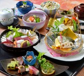 季節の八寸／お造り／強肴／焼物／揚物／季節のごはん／香の物／みそ汁／季節のデザート
