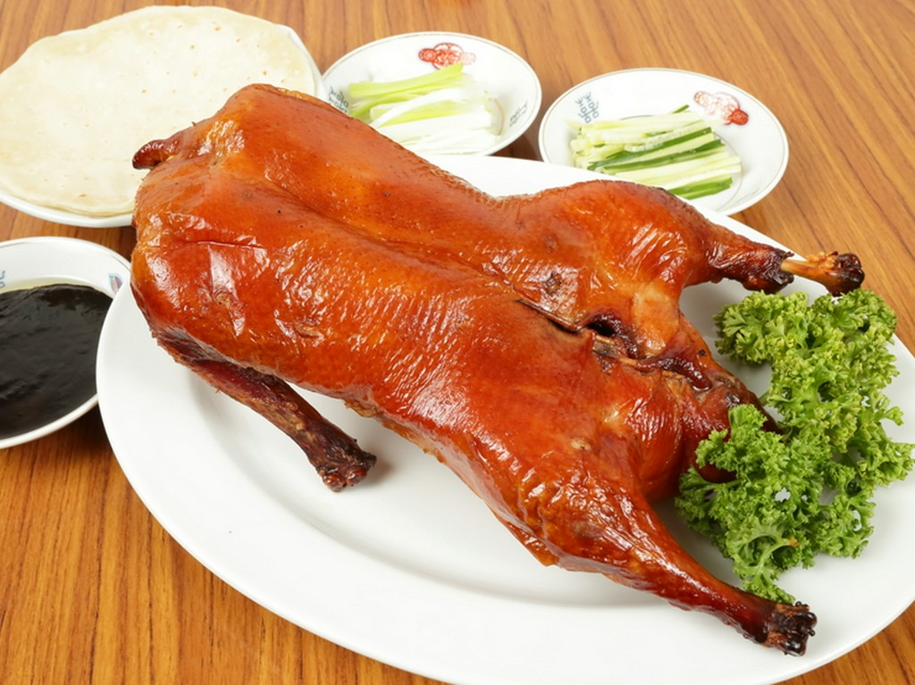 オリジナルレシピでヘルシーに焼き上げ、食べやすい『北京ダック』1羽