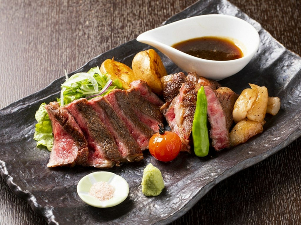 ボリューム満点!!国産牛サーロインステーキ