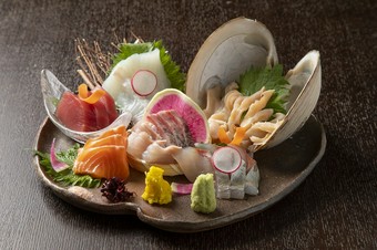 “ほいど”な人も大満足の豪華さ！　 『鮮魚五種の盛り合わせ』