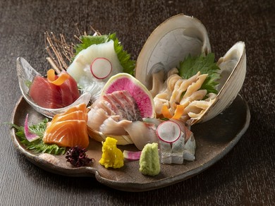 “ほいど”な人も大満足の豪華さ! 『鮮魚五種の盛り合わせ』