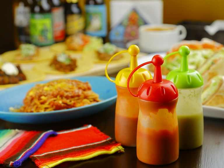 初めて出合う料理も多数。シェアしてワイワイ楽しく味わって!