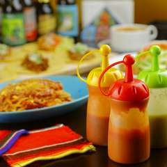 初めて出合う料理も多数。シェアしてワイワイ楽しく味わって！