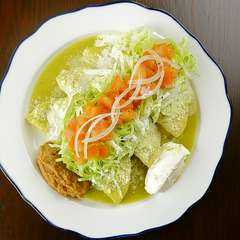 メキシコ料理の魅力がつまる一皿『エンチラダス ベルデ』