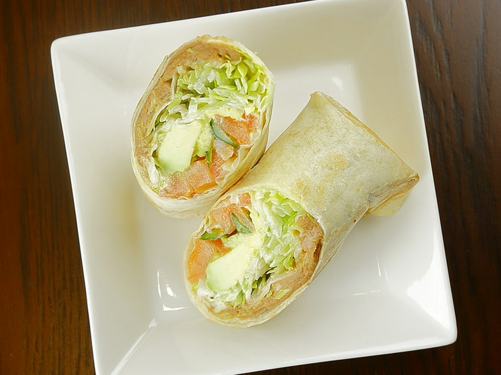 香ばしい生地＆新鮮野菜たっぷりの『ベジタリアン ブリトー』