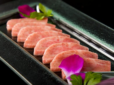 最高峰の和牛＆熟成肉を味わえる店。ビジネスシーンの強い味方！
