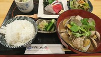 名物！貝汁定食 　　大人気！鶏唐揚げ定食　　フライ定食　　かま塩焼定食　　
刺身定食　

※刺身、サラダ、茶碗蒸し付き


