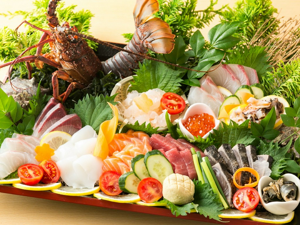 旬の味覚が豪快に盛り付けられた『お刺身盛り合わせ』