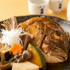 ほっこりと和む、甘辛く濃厚な味わいが堪らない『鯛かま煮付』