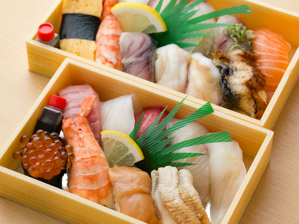 お土産や自宅用に『持ち帰り寿司』も注文可能