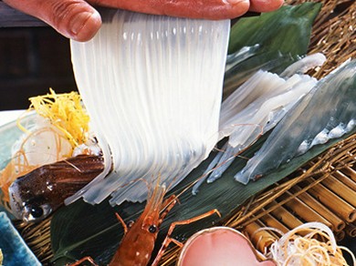 感動のコリコリ食感! 毎日函館から直送される鮮度抜群の『活烏賊踊り造り』