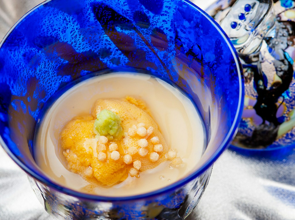 北海道に加え、市場や農家から直送で届く旬の食材