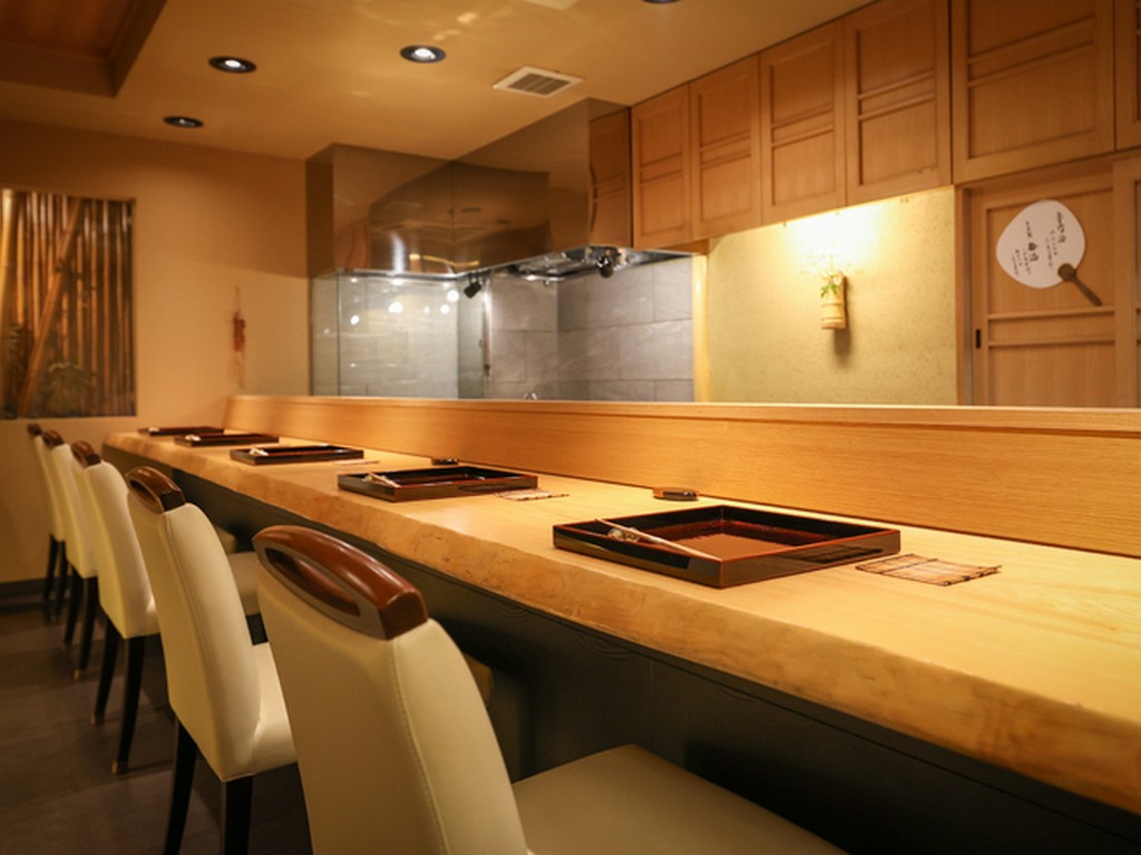 料理に舌鼓を打ち、ゆったりとした時間を満喫できる大人のデート