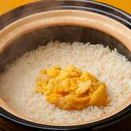 お米は道産のゆめぴりか使用しています。季節によってさまざまな食材が登場し、お米一粒ずつに旨みが凝縮。（コースによって内容が変わります。）