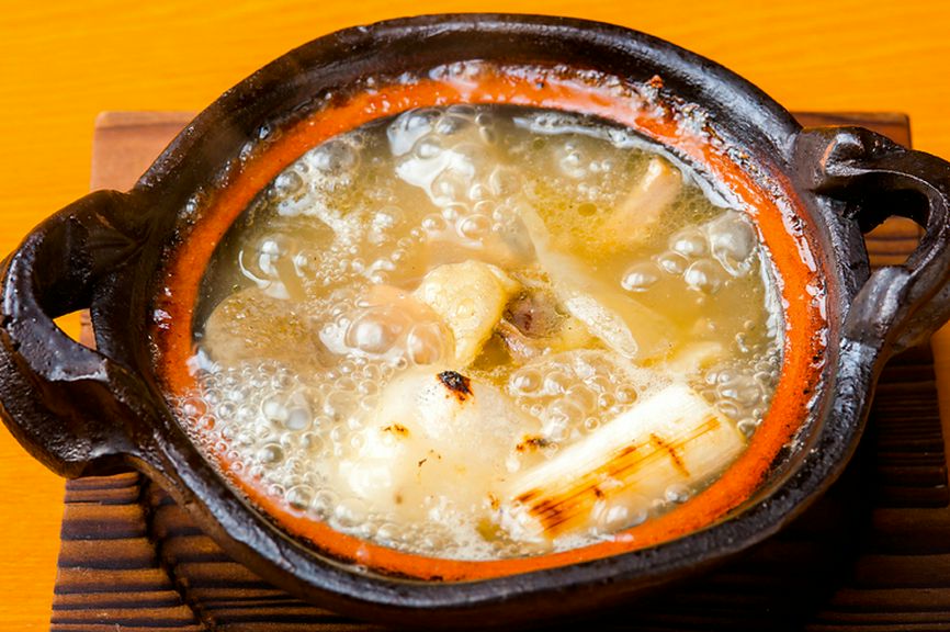 煮込んでいくたびに、すっぽんの美味がスープに染み込む『丸鍋』