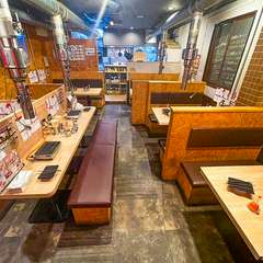 最大30名までの飲み会・宴会ができる、温もり溢れる店内