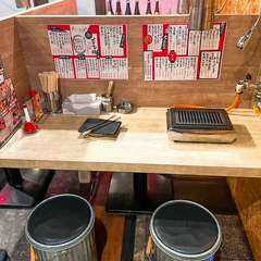 仕事の疲れを癒す特等席、ホルモン焼肉×ビール×1～2人席