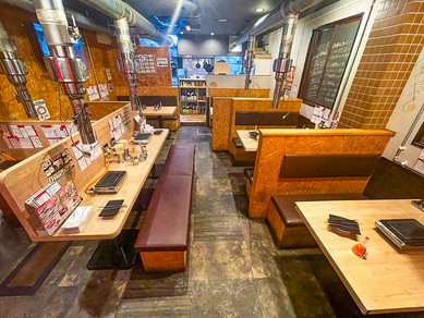 最大30名までの飲み会・宴会ができる、温もり溢れる店内