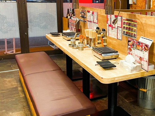 ご友人、ご夫婦、カップルにちょうどいい距離感の焼肉