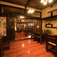 築150年以上の歴史を背景に、開放感と温もりが共存する和食工房