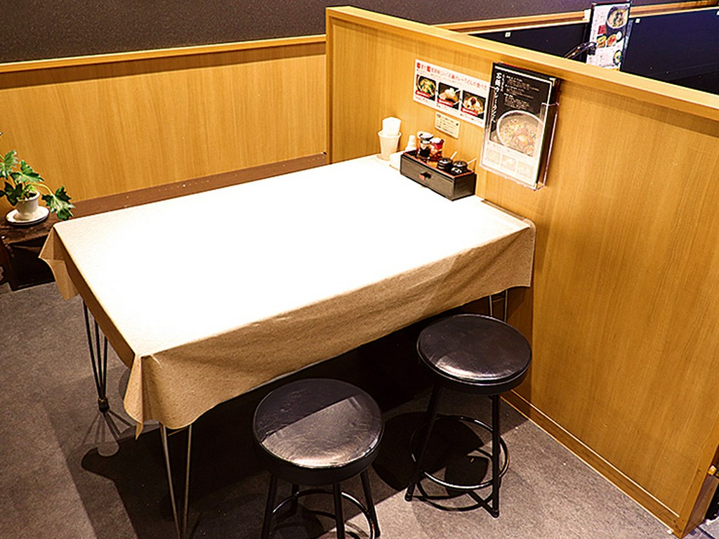 デートにも使いたい、おしゃれモダンなカレーうどん専門店