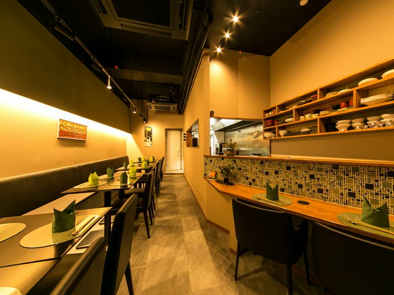 最大18名までの宴会に。営業時間外の昼宴会も店にご相談を