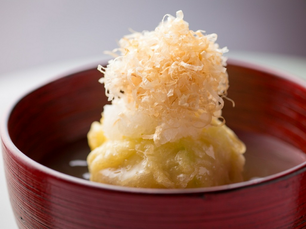 外側はカリッと、中は柔らかい『いちじく揚げ出し』