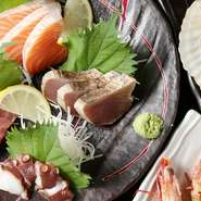 毎日新鮮な鮮魚を提供する為、おすすめメニューとして登場！日替わりで、お刺身、カルパッチョ、アヒージョ、焼き物など是非お召し上がりくださいませ。