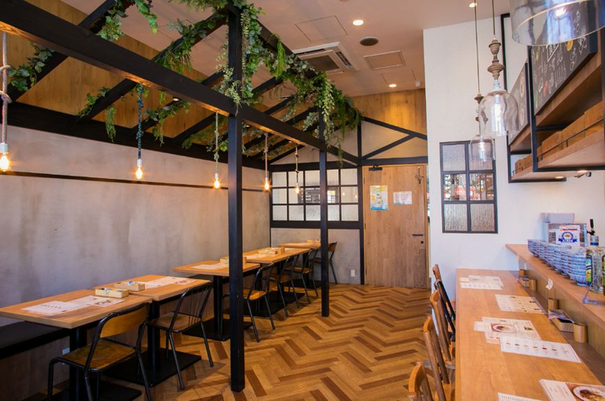 オシャレな店内とヘルシーなメニューは女子ウケ抜群