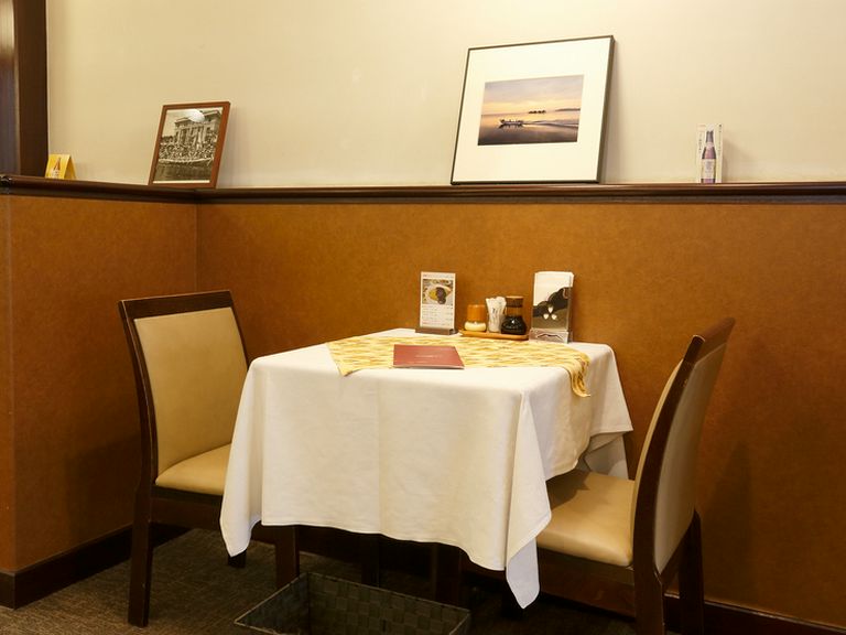 気取らずに二人の時間を満喫できる町の洋食屋